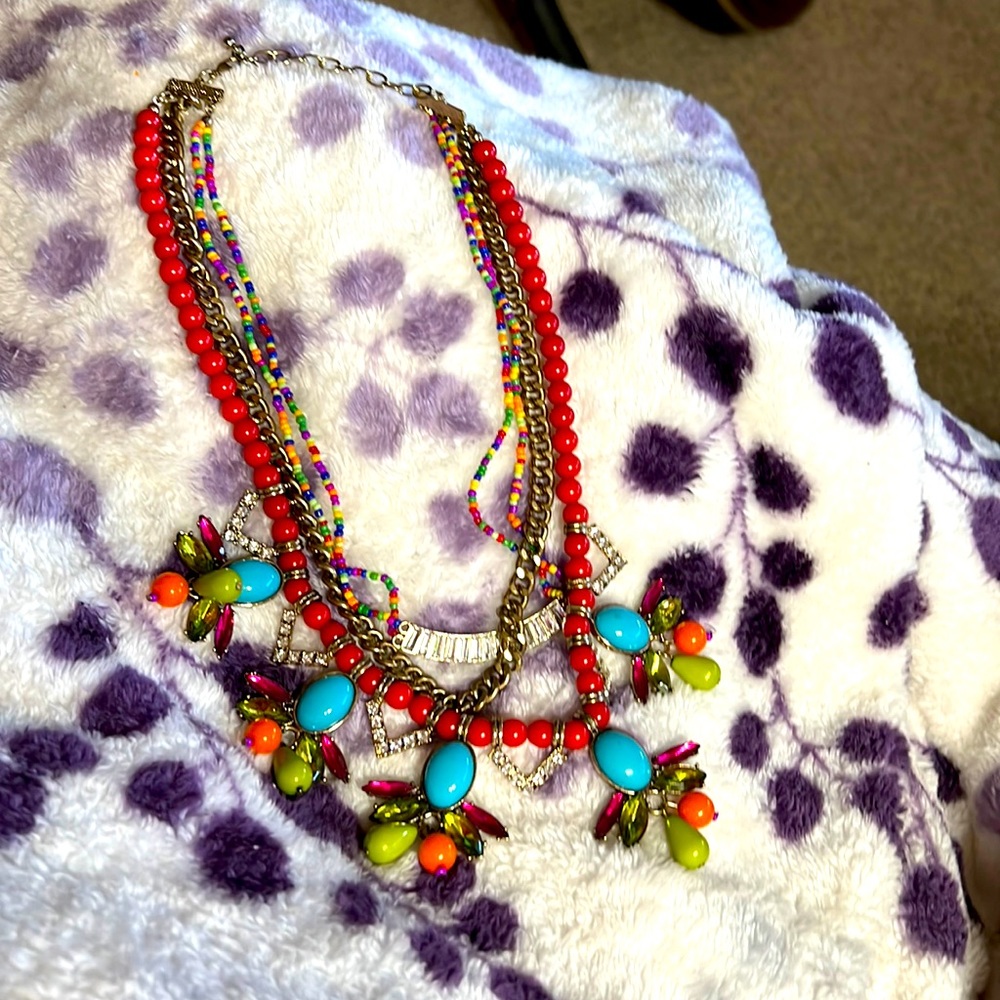 MULTI STRAND COSTUME NECKLACE